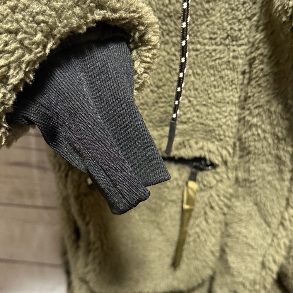 Varley Teddy Jacket - Picture 5 of 9